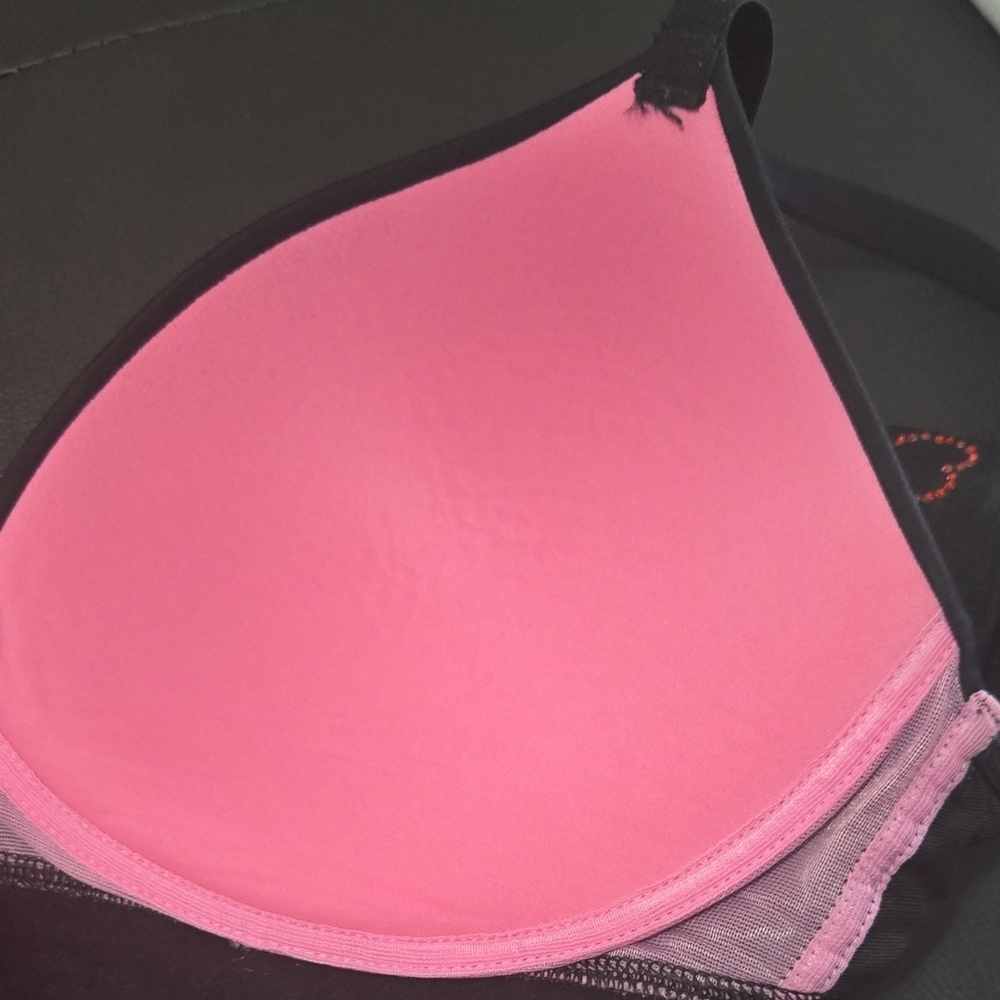 Victoria's Secret Black and Red Heart Bra - Picture 5 of 7